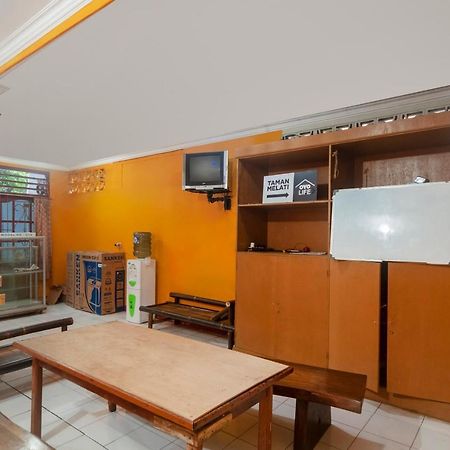 Hotel Oyo Life 3034 Taman Melati Depok Esterno foto