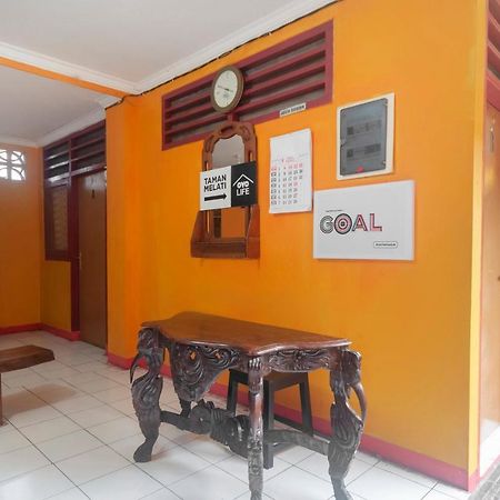 Hotel Oyo Life 3034 Taman Melati Depok Esterno foto