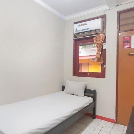 Hotel Oyo Life 3034 Taman Melati Depok Esterno foto
