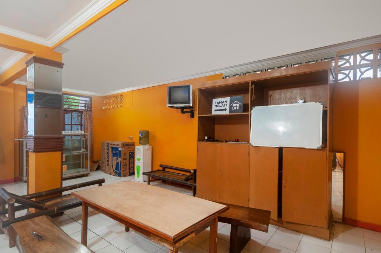 Hotel Oyo Life 3034 Taman Melati Depok Esterno foto