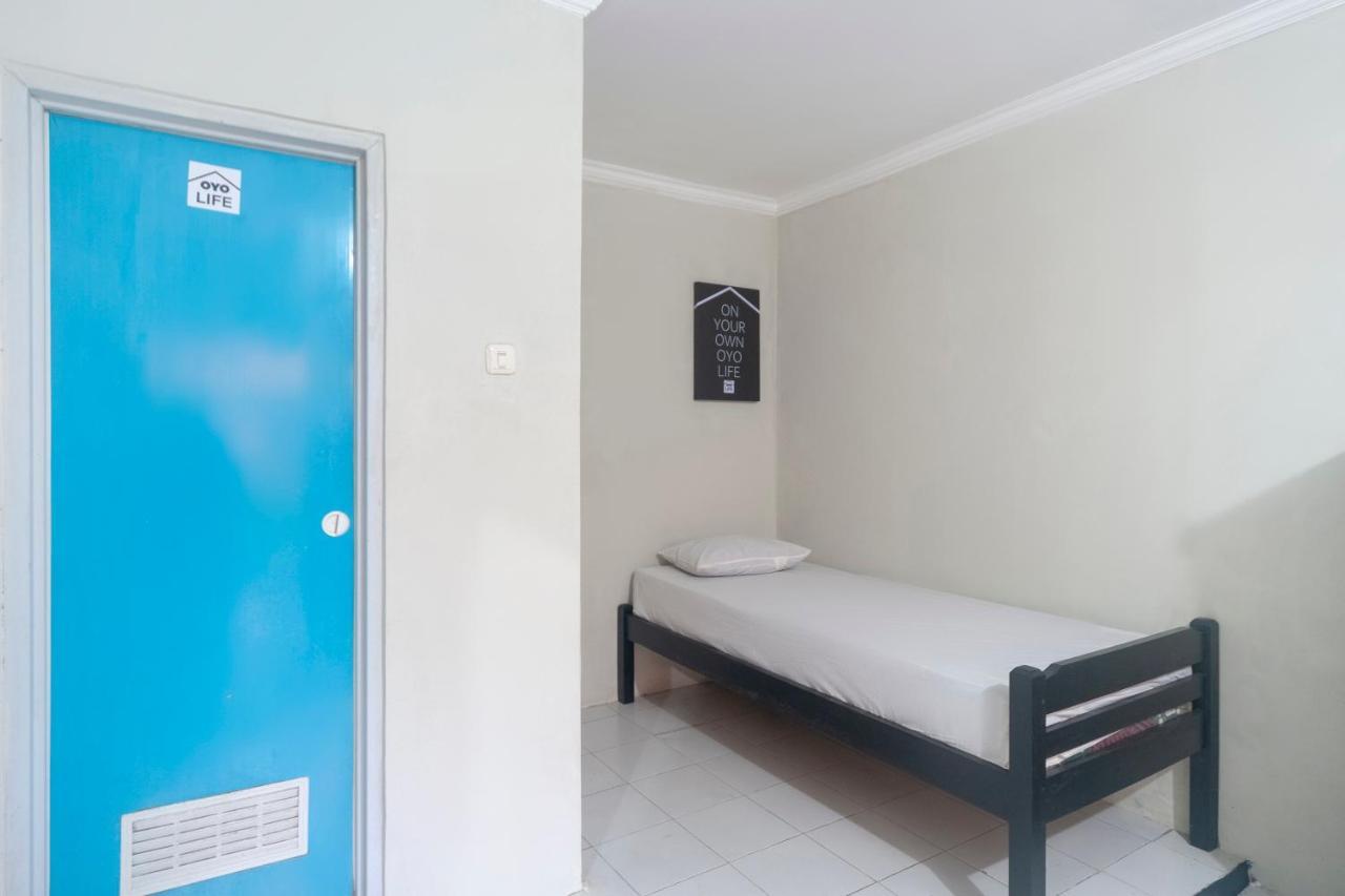 Hotel Oyo Life 3034 Taman Melati Depok Esterno foto