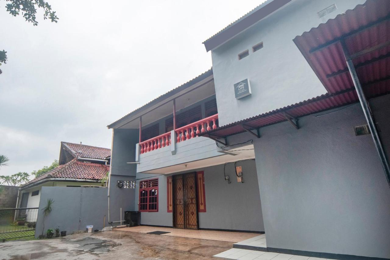 Hotel Oyo Life 3034 Taman Melati Depok Esterno foto