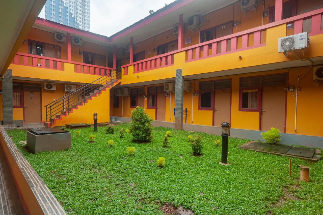 Hotel Oyo Life 3034 Taman Melati Depok Esterno foto