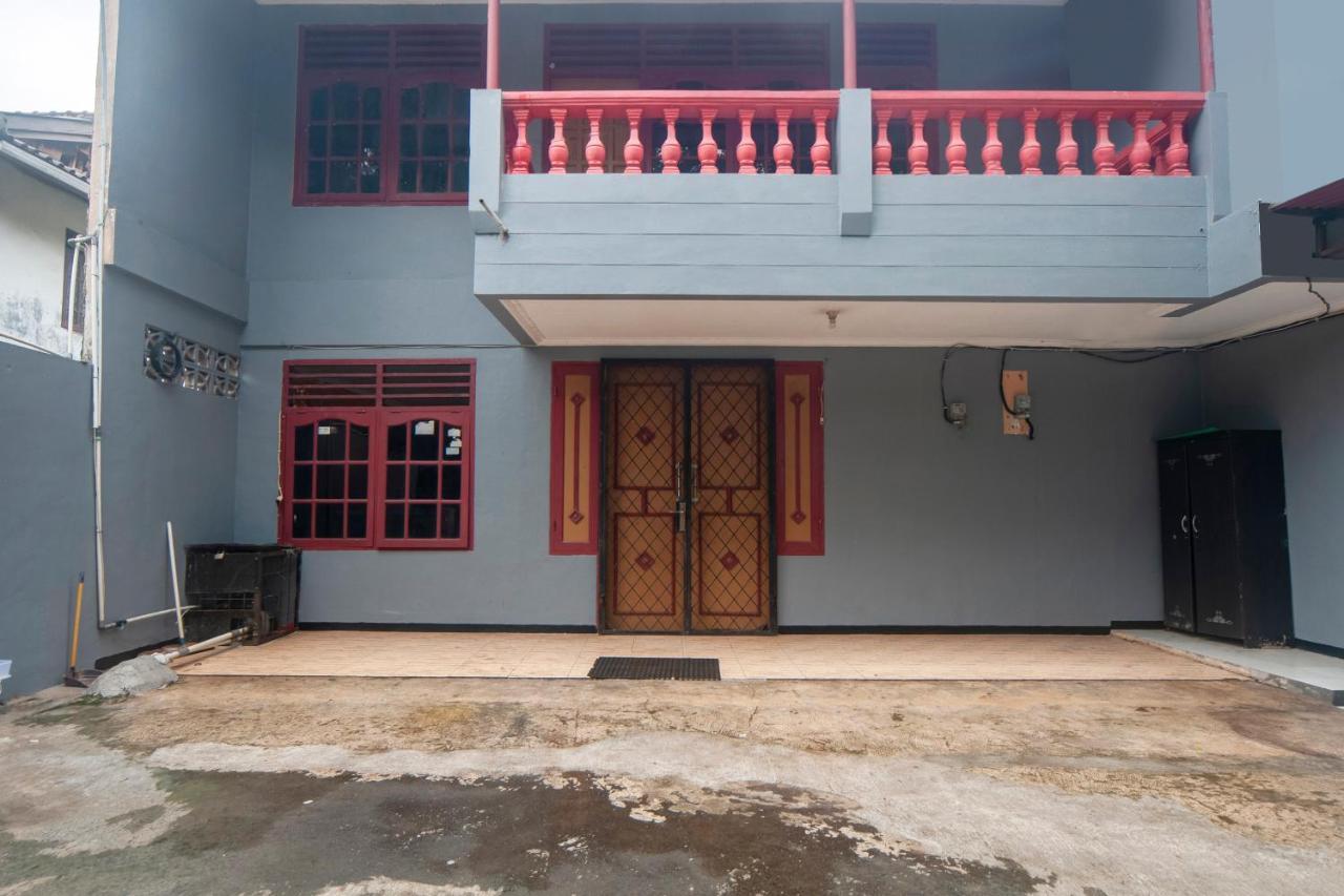 Hotel Oyo Life 3034 Taman Melati Depok Esterno foto