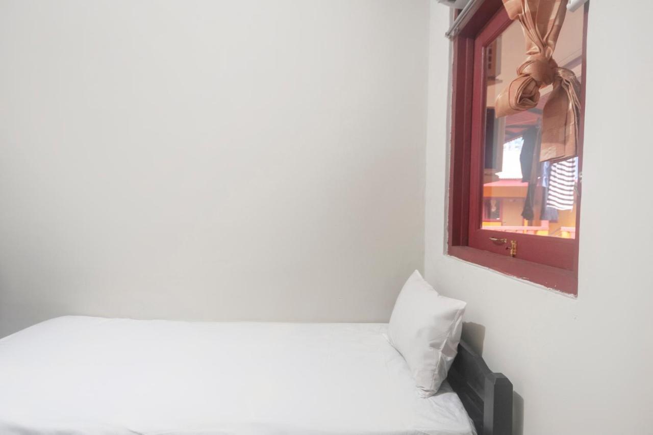 Hotel Oyo Life 3034 Taman Melati Depok Esterno foto